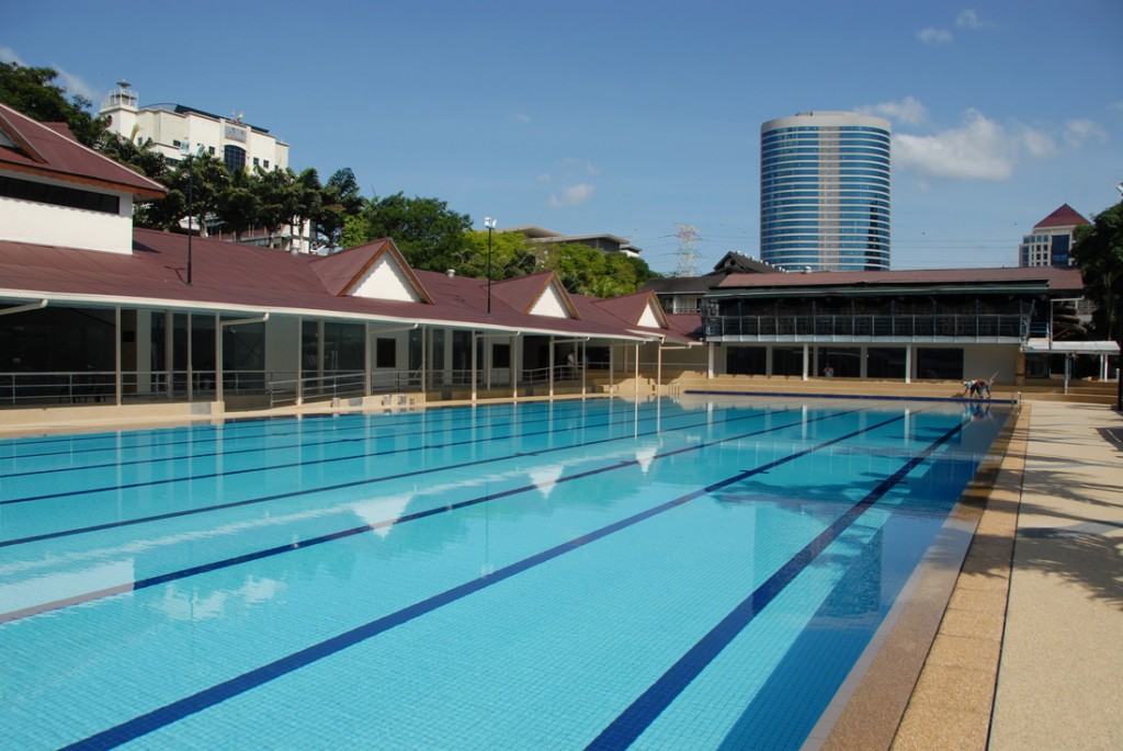 Kolam Renang Awam Paroi